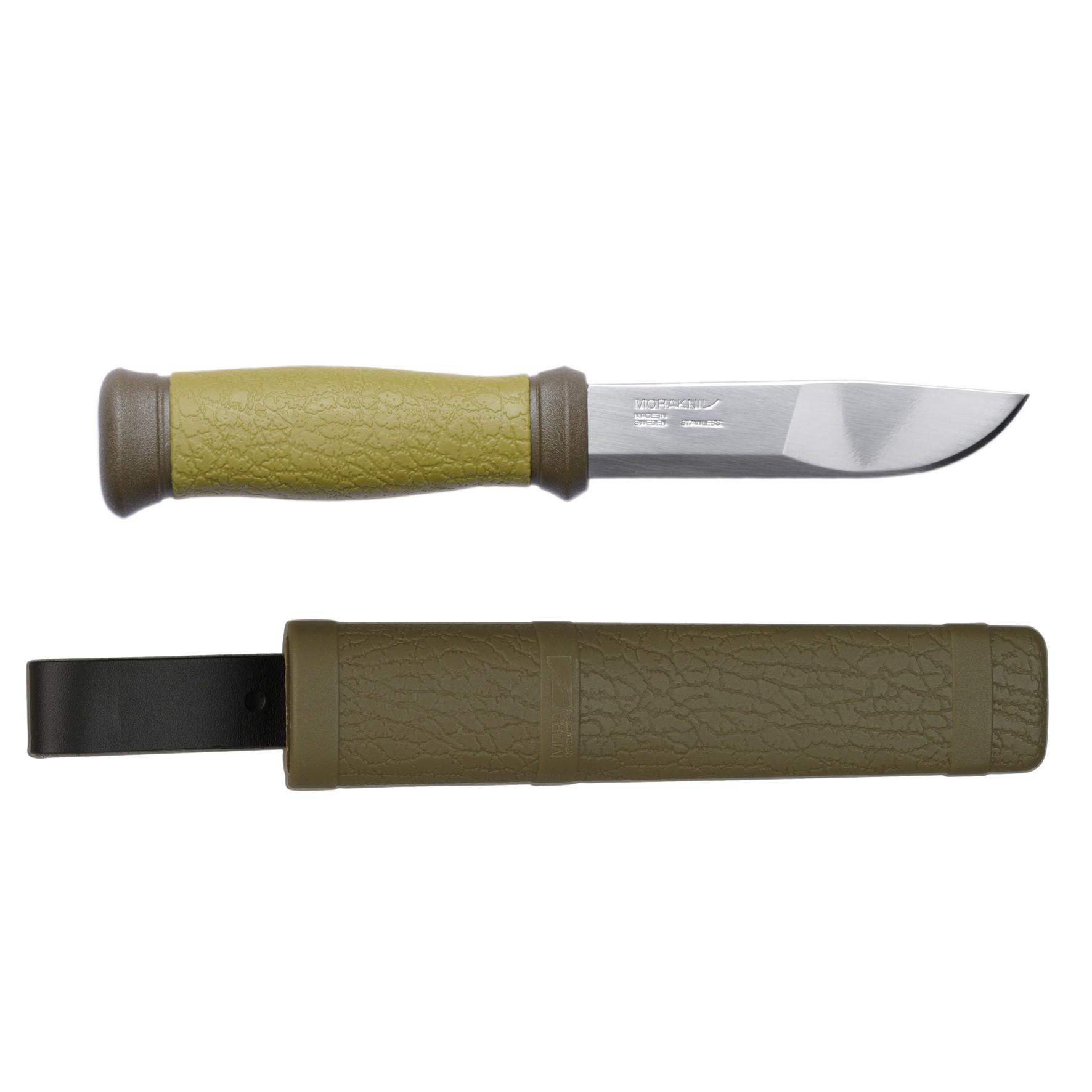 Morakniv Outdoor 2000 Grønn – fastbladkniv med gummiert grep og Sandvik-stål